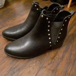 The cutest little ankle boots!